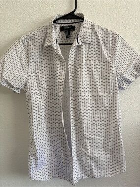 Forever 21 Men’s White Short-Sleeve Shirt with Navy Micro-Pattern